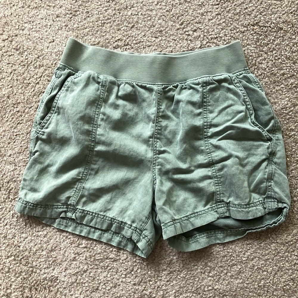 Faherty Women's Olive Cargo Shorts